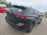 Used 2023 Toyota Highlander XLE image 2