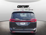 Used 2023 Chrysler Pacifica Touring image 5