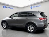 Used 2017 Kia Sorento LX w/ LX Convenience Package image 4