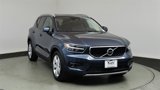 Used 2021 Volvo XC40 T4 Momentum image 2