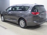 Used 2019 Chrysler Pacifica Touring-L image 3