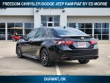 Used 2023 Toyota Camry SE image 3
