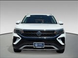 Certified 2022 Volkswagen Taos SE w/ Panoramic Sunroof Package image 2