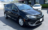 Used 2017 Chrysler Pacifica Touring-L image 3