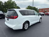 Used 2023 Chrysler Pacifica Touring-L image 3