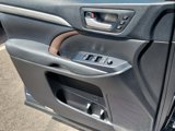 Used 2018 Toyota Highlander Limited Platinum image 6