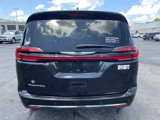Used 2022 Chrysler Pacifica Touring-L image 6