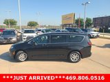 Used 2022 Chrysler Voyager LX image 6