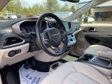 Used 2021 Chrysler Pacifica Touring-L image 4