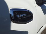 Used 2017 Nissan Titan SV image 5