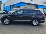 Used 2018 Volkswagen Tiguan SE w/ Panoramic Sunroof Package image 2