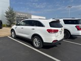 Used 2017 Kia Sorento LX w/ LX Convenience Package image 3