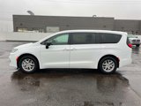 New 2025 Chrysler Pacifica Select image 5