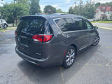 Used 2017 Chrysler Pacifica Limited image 4