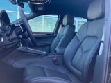 Certified 2024 Porsche Macan image 5