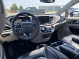 Used 2022 Chrysler Pacifica Touring-L image 4