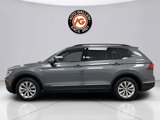 Used 2018 Volkswagen Tiguan SE w/ Panoramic Sunroof Package image 2
