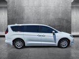 Used 2017 Chrysler Pacifica Touring image 4