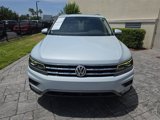 Used 2018 Volkswagen Tiguan SEL Premium image 2