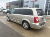 Used 2015 Chrysler Town & Country Limited Platinum image 4
