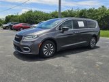 Used 2022 Chrysler Pacifica Touring-L w/ Uconnect Theater Family Group image 3