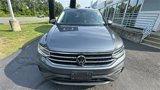 Used 2022 Volkswagen Tiguan SE image 3