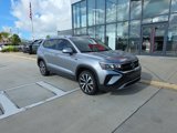 Used 2023 Volkswagen Taos SE w/ Panoramic Sunroof Package image 3