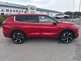 Used 2023 Mitsubishi Outlander SE image 2