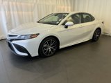 Used 2024 Toyota Camry SE image 1