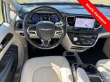 Used 2021 Chrysler Pacifica Touring-L image 3