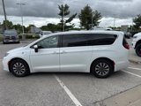 Used 2023 Chrysler Pacifica Touring-L image 4