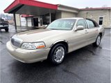 Used 2007 Lincoln Town Car Signature Limited image 3