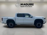 Used 2022 Nissan Frontier PRO-4X image 2