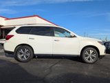 Used 2019 Nissan Pathfinder SV image 2
