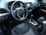Used 2018 Jeep Cherokee Latitude image 2