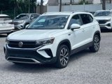 Certified 2022 Volkswagen Taos SE image 4