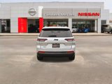 Used 2023 Jeep Grand Cherokee L Laredo image 4