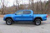 Used 2017 Toyota Tacoma TRD Sport image 2