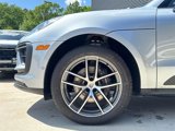Certified 2024 Porsche Macan image 5