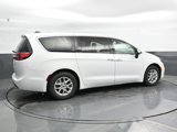 Used 2023 Chrysler Pacifica Touring-L image 3