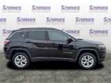 New 2025 Jeep Compass Latitude image 3