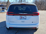 Used 2022 Chrysler Pacifica Limited w/ Uconnect Theater Family Group image 6