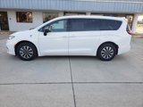 New 2025 Chrysler Pacifica Select image 2