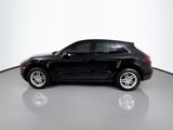 Certified 2018 Porsche Macan image 2