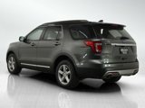 Used 2017 Ford Explorer XLT image 3
