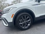 Certified 2022 Volkswagen Tiguan SE w/ Panoramic Sunroof Package image 5