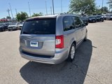 Used 2016 Chrysler Town & Country Touring image 5