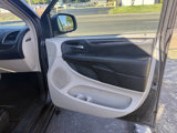 Used 2016 Chrysler Town & Country Touring image 6