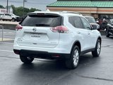 Used 2016 Nissan Rogue SV image 3