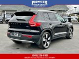 Used 2019 Volvo XC40 T5 Momentum image 3